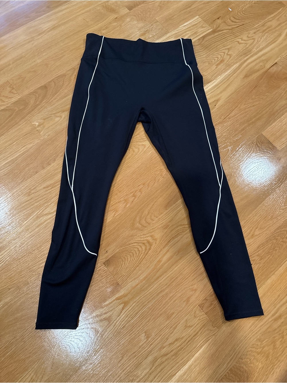 Fabletics Black High Rise Cropped Leggings White Contrast Piping S(Estimated)